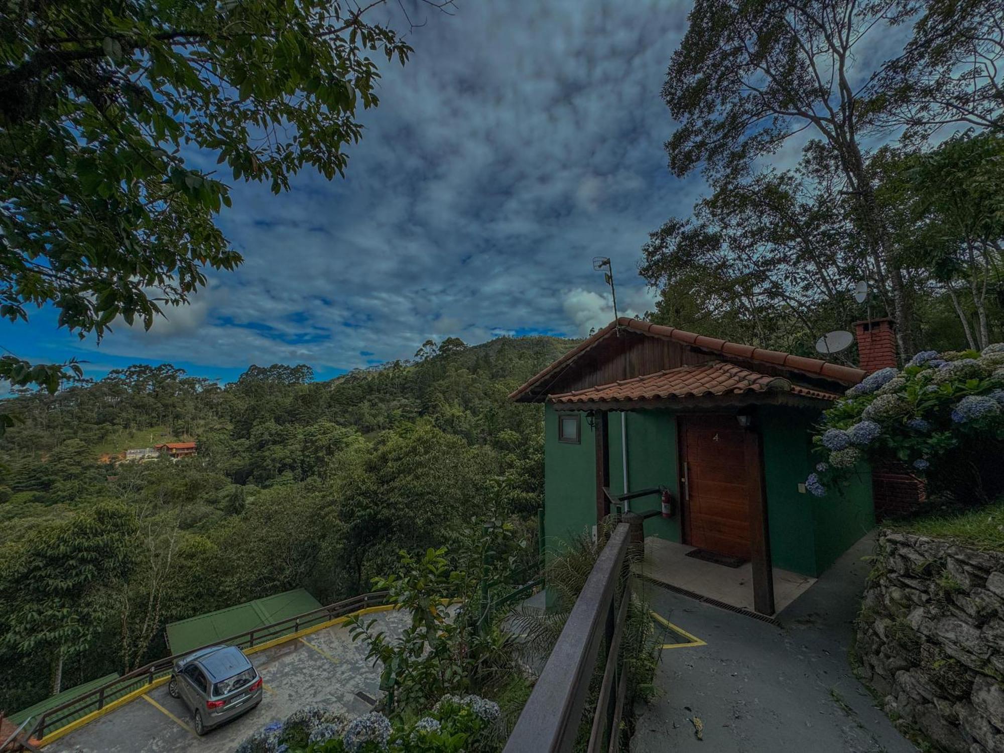 Recanto Do Escorrega Hotel *